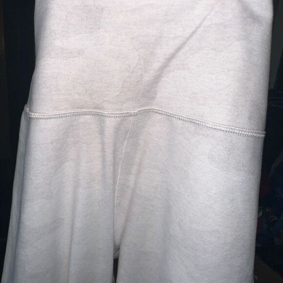 Fabletics gray cream camo workout Athleisure XL leggings - Picture 2 of 3